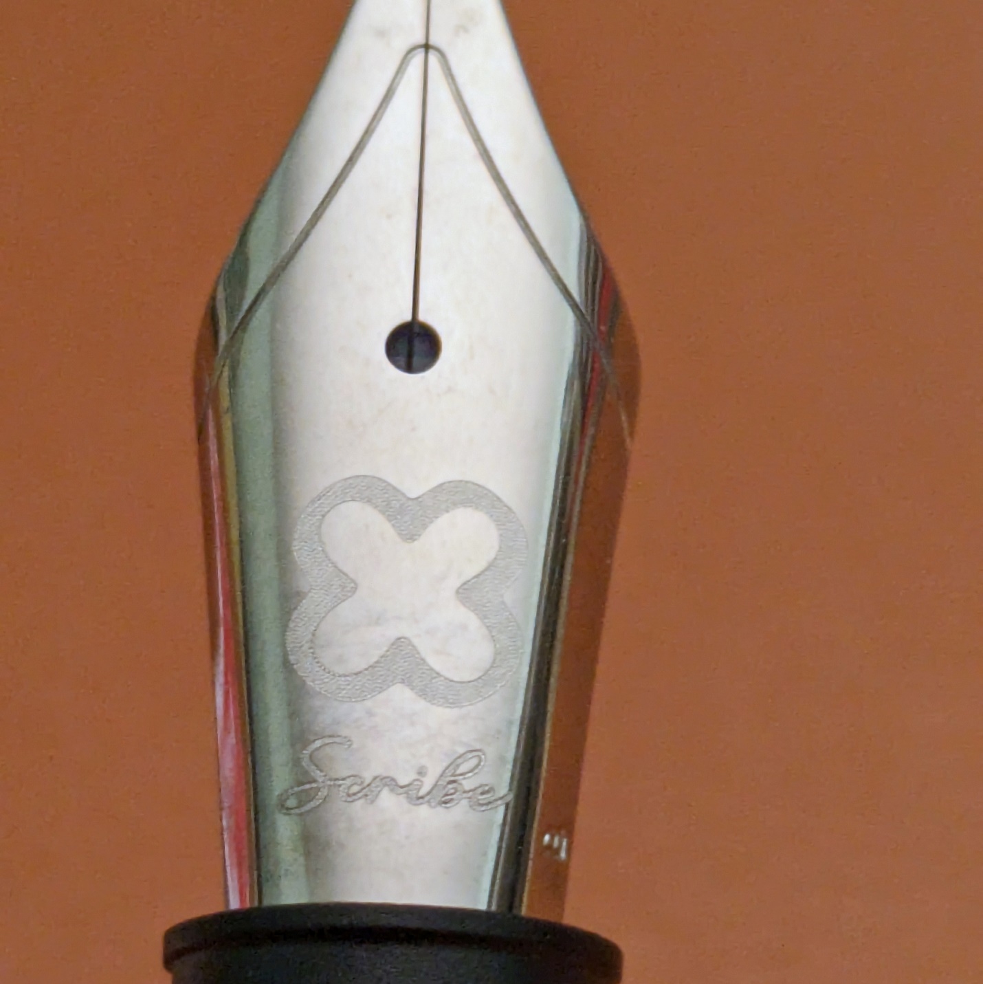 I'm ambivalent on the Esterbrook "infinity" symbol because it just looks like a rounded off X to me. But I do like the Scribe marking and lack of scrollwork on this nib. Overall, I think it looks nice and clean.